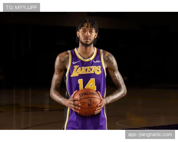 布兰登·英格拉姆利用中距离投篮拉开进攻空间提升球队效率