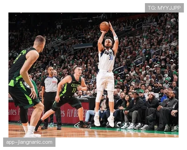 佩顿普里查德无球跑动胜于持球为塔图姆拉开三分空间