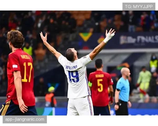 本泽马vs本阿尔法：终结效率与战术角色差异解析