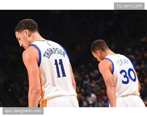 陆光祖赛后直接点外卖,简直不像刚拼到爆的NBA水花弟兄弟 陆光祖赛后直接点外卖,简直不像刚拼到爆的NBA水花弟兄弟